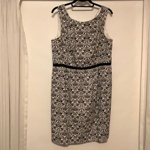 Black and white cocktail dress with pockets!